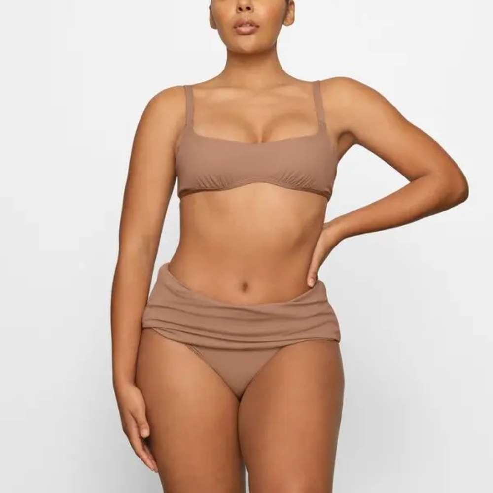 NWT SKIMS SCULPTING SWIM RUCHED UNDERWIRE LINED TOP IN SIENNA